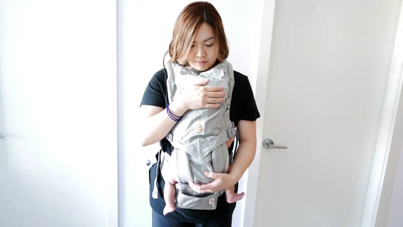 ergo baby carrier with hood